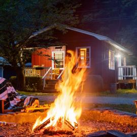 Bryson City Cabin Sleeps 5 Pets OK Fire Pit, hotel din Whittier