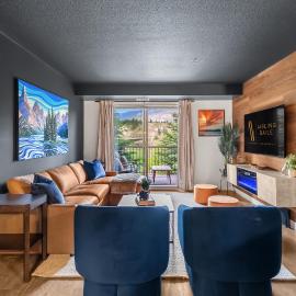 Velvet Noir | Outdoor Pool | Hot Tub | Gym | Pets, hotell i Invermere