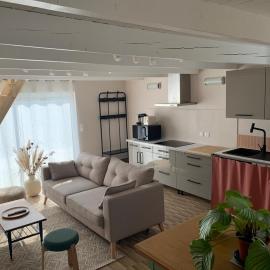 Maison-studio avec mezzanine au calme, bien située, hotel a Couëron