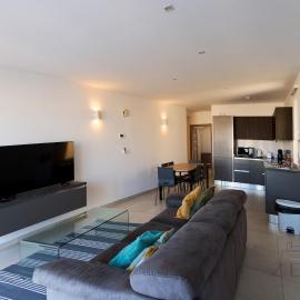 Large 3BR Flat with Exceptional Marina Views