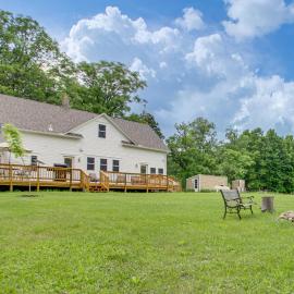 Lake Country House on 11th Crow Wing Lake w/ Dock, хотел в Akeley