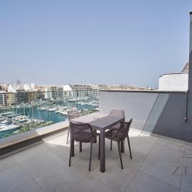 Beautiful View, 3 Bedroom Spacious Apartment, hotell i Pietà