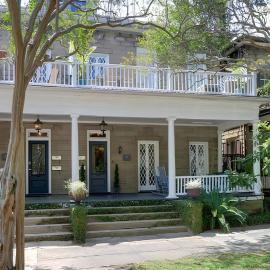 Historic Hall House Garden Level, 2 King Bedrooms, Walk to Forsyth Park, hotel en Savannah