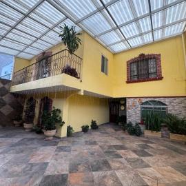 Amplia casa cerca del corazón de Querétaro, Hotel in Querétaro