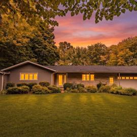 Stunning Ranch in the woods, Hotel in Berrien Springs