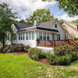 Pet-Friendly Eastport Yard & Fire Pit