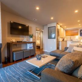 Captains Quarters Waterfront & Pool، فندق في أنابوليس
