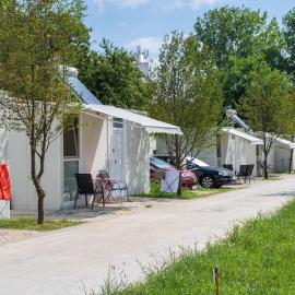 Camping Bucuria Bungalow，北埃福列的飯店