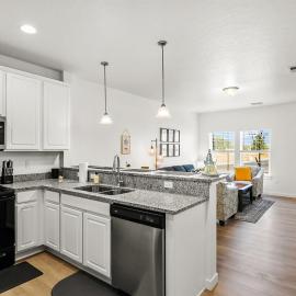 Gorgeous & Trendy Townhome Near The Village 89