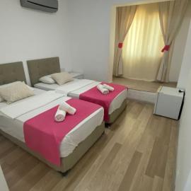 orhan pansiyon, hotel in Çeşme