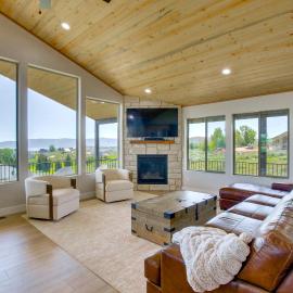 2 Mi to Bear Lake! Group Getaway w/ Mountain Views