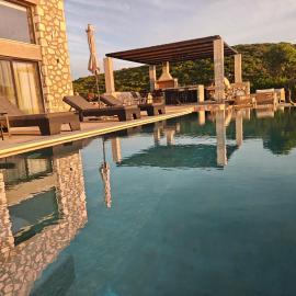 Izel Villas, hotell i Skinária