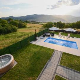 Koala Resort, hotelli kohteessa Raška
