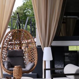 Glamping L tiny , 2Ferienhäuser mit stillvolles Design und hohem Komfort Sauna Hot Tub, hotell i Platten