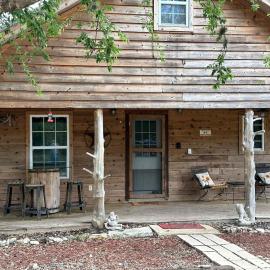 RiverBend Retreat, hotel em Leakey