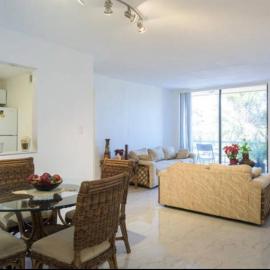 ONE COZY ROOM INSIDE an APT, hotel in North Miami Beach