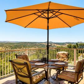 Copperopolis Home - Lake Access & Mtn Views, hotel a Copperopolis
