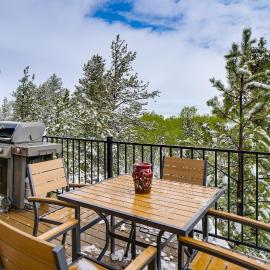 On 5 Wooded Acres! Quiet Cabin in Hartsel, hotel in Hartsel
