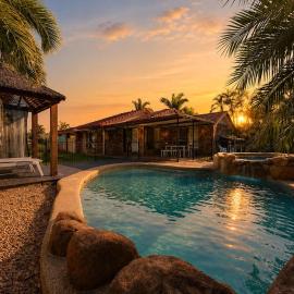 Pet-Friendly 4BR Retreat with Private Pool in Townsville