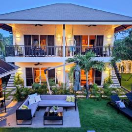 Hazel's Suites, hotell i Dauin