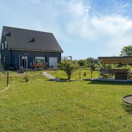 3 Bedroom Beautiful Home In Klintehamn, hotel em Klintehamn