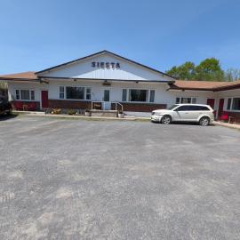 Siesta Roadside Inn & Suites Kingston, hotel en Kingston