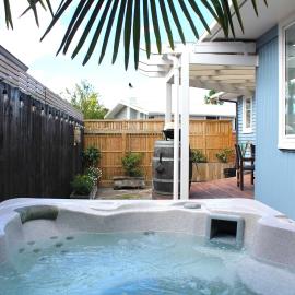 Havelock North home - spa pool, wood-burner fire, comfy beds, hotel in Havelock North