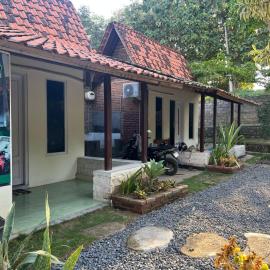 Tiara Homestay Banyuwangi Near train Station, Hotel in Banyuwangi