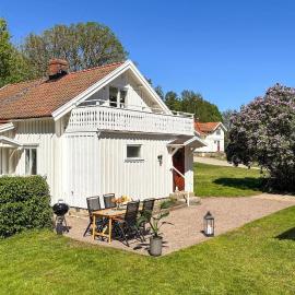 Awesome Home In Hamburgsund With Wifi