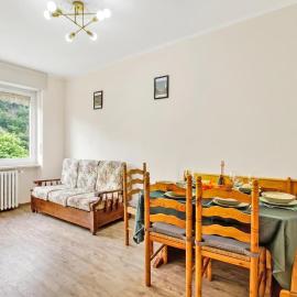 Francis Home with Balcony and Parking - Happy Rentals