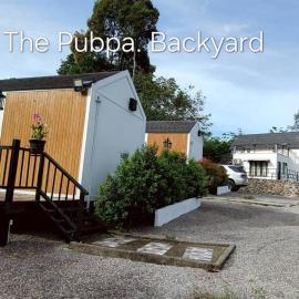 The Pubpa Backyard, hotel a Ban Nam Rap