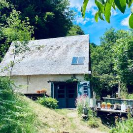 VeNeZ DoRmiR dans notre Bergerie au Cœur des Pyrénées Hebergement atypique, hotel in Bordères-Louron