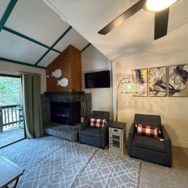 Cozy Shaver Lake Studio with Pool and Hot Tub In Bretz Mill Condominiums, hotel a Shaver Lake
