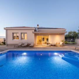 Villa Dora Murvica with Heated Pool for 6 Guests near Zadar