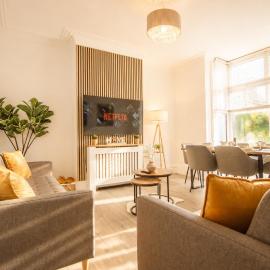 Groups Haven 5 Bed 2 Bath Hot Tub Pool Table، فندق في Attercliffe
