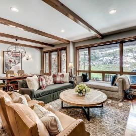 205 Bear Paw Lodge, hótel í Avon