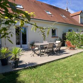 Une jolie maison climatisée pour vous reposer, hotel in Blois