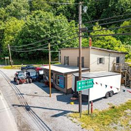 Adventure-Ready Bluefield Mountain Loft Near ATV Trails WV, khách sạn ở Bluefield