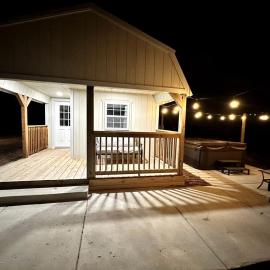 Rustic Cabin Escape with Hot Tub Near Oxford, Mississippi, hotel in Sardis