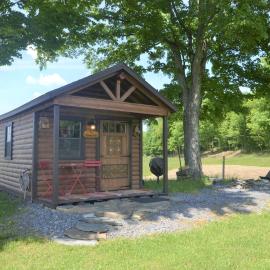 Serene Glamping Cabin with Luxury Bedding Near Finger Lakes in Ithaca, New York, hotel a Ithaca