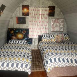 Peaceful Glamping Pod with Biodiversity Habitat Near Shannon Estuary in Erribul, County Clare, hotel a Effernan