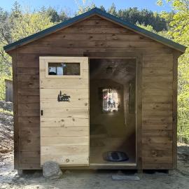 Peaceful Wilderness Cabin with Private Streamside Setting Near Townshend, Vermont, hotel v destinaci West Townshend
