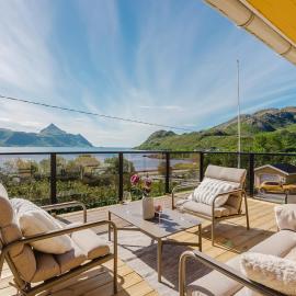 Lofoten family home, hotel in Napp