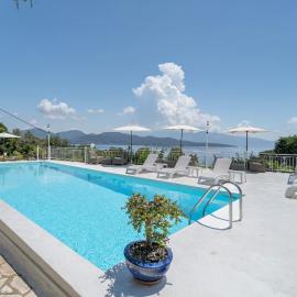 Xenia & Antonis, hotel em Nikiana