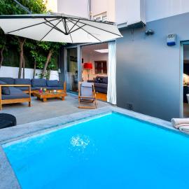 Varkiza में, होटल Oasis Privé - Luxury Pool Retreat in Varkiza