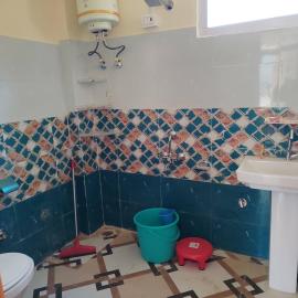 Peak Paradise homestay, hotel in Sainj