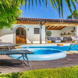 Glamping Villa with mineral Pool near Sofia,Plovdiv, hotel in Belovo