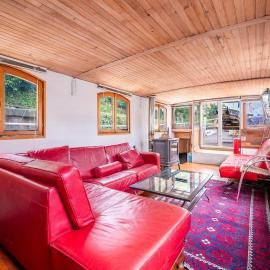 Charming Houseboat with Terrace Near Paris, hotel a Asnières-sur-Seine