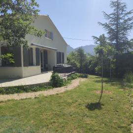 Maison individuelle au pays de la lavande, des randos, du vélo et du parapente – hotel w mieście Séderon