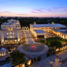 Haldi Kumkum Resort, hotel u gradu 'Limodra'